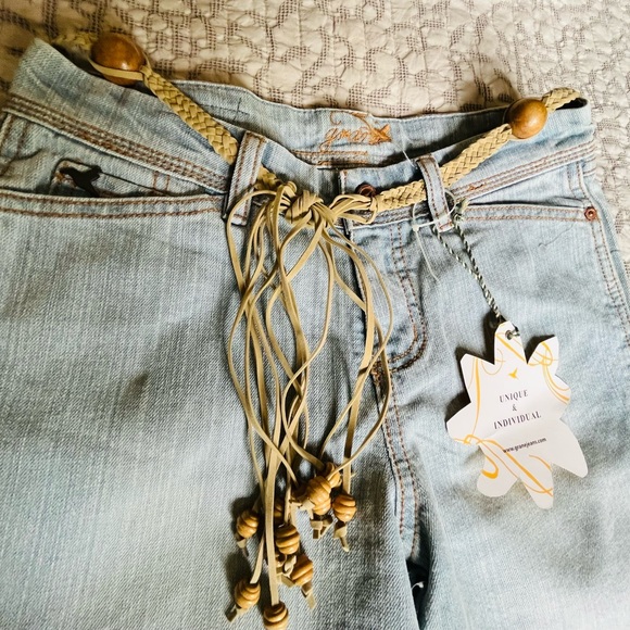 NEW! Girls shorts with belt, jeans in light blue - Picture 3 of 3